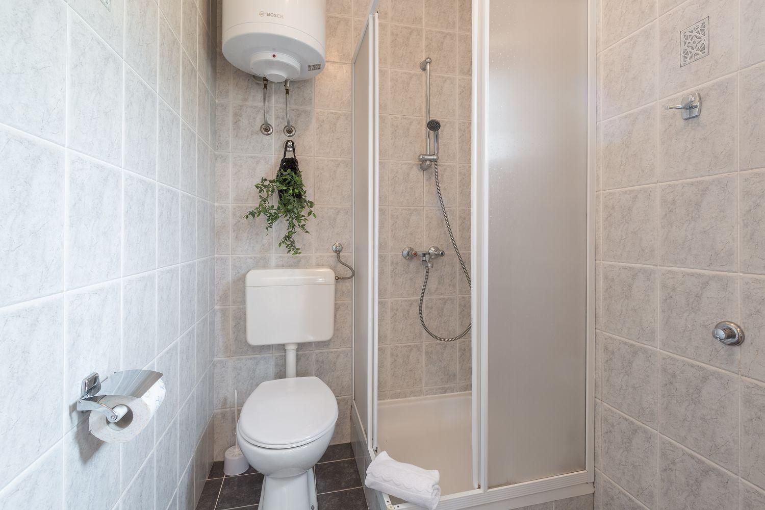 Apartment Mediterranes Nur 200 Meter Zum Mit Pool, Grillbereich, Privater Terrasse, Wifi