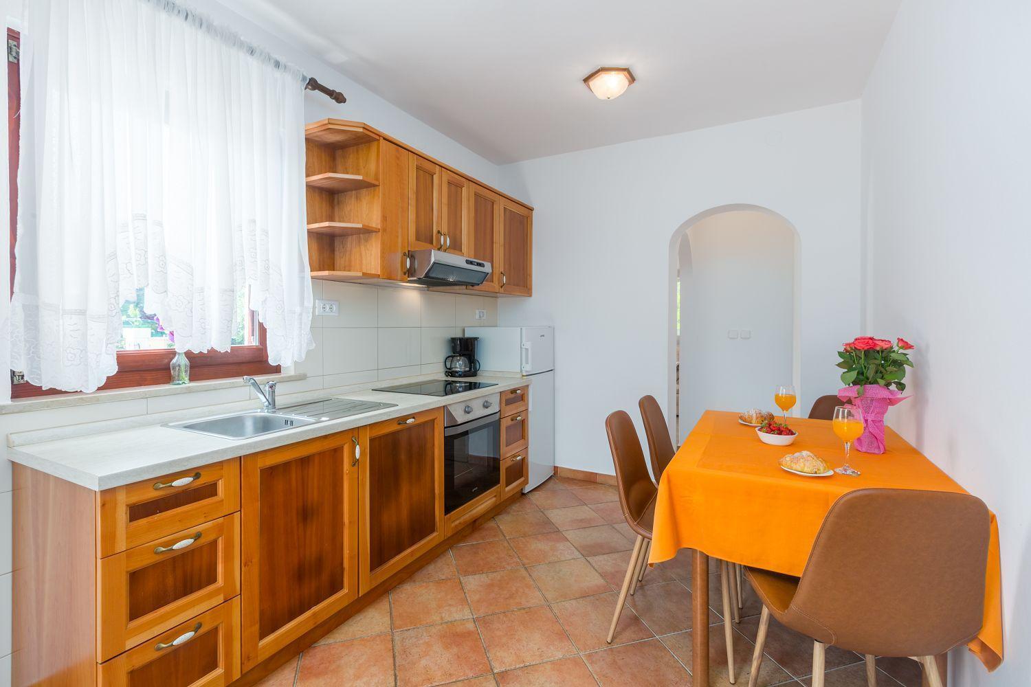 Mediterranes Nur 200 Meter Zum Mit Pool, Grillbereich, Privater Terrasse, Wifi *
