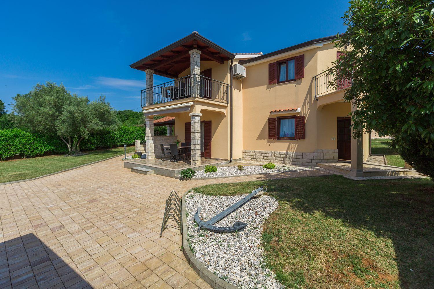 Mediterranes Nur 200 Meter Zum Mit Pool, Grillbereich, Privater Terrasse, Wifi