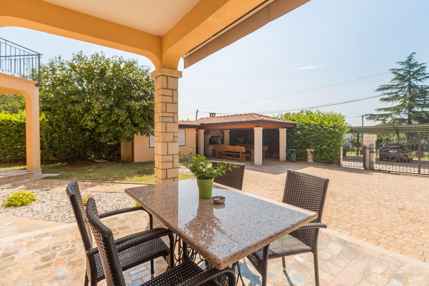Mediterranes Nur 200 Meter Zum Mit Pool, Grillbereich, Privater Terrasse, Wifi Apartment Poreč
