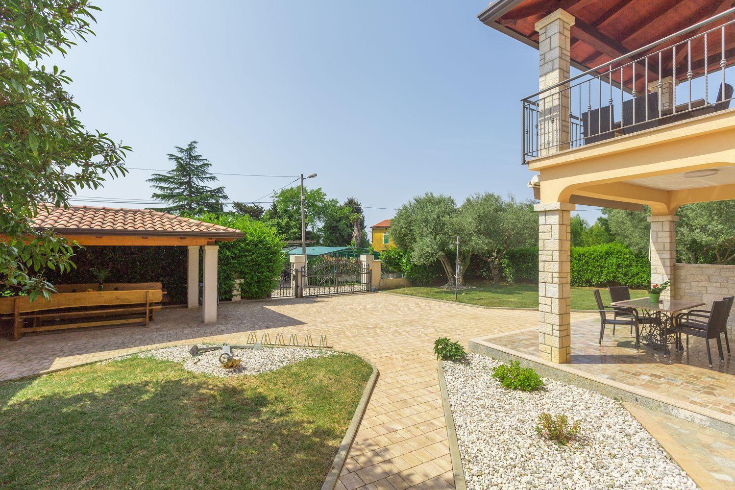 Mediterranes Nur 200 Meter Zum Mit Pool, Grillbereich, Privater Terrasse, Wifi Poreč