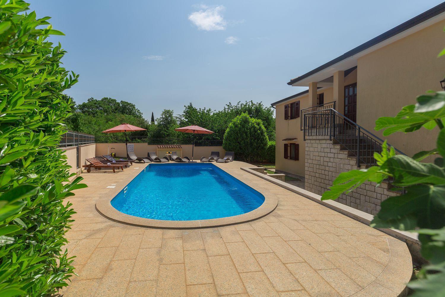 Apartment Mediterranes Nur 200 Meter Zum Mit Pool, Grillbereich, Privater Terrasse, Wifi