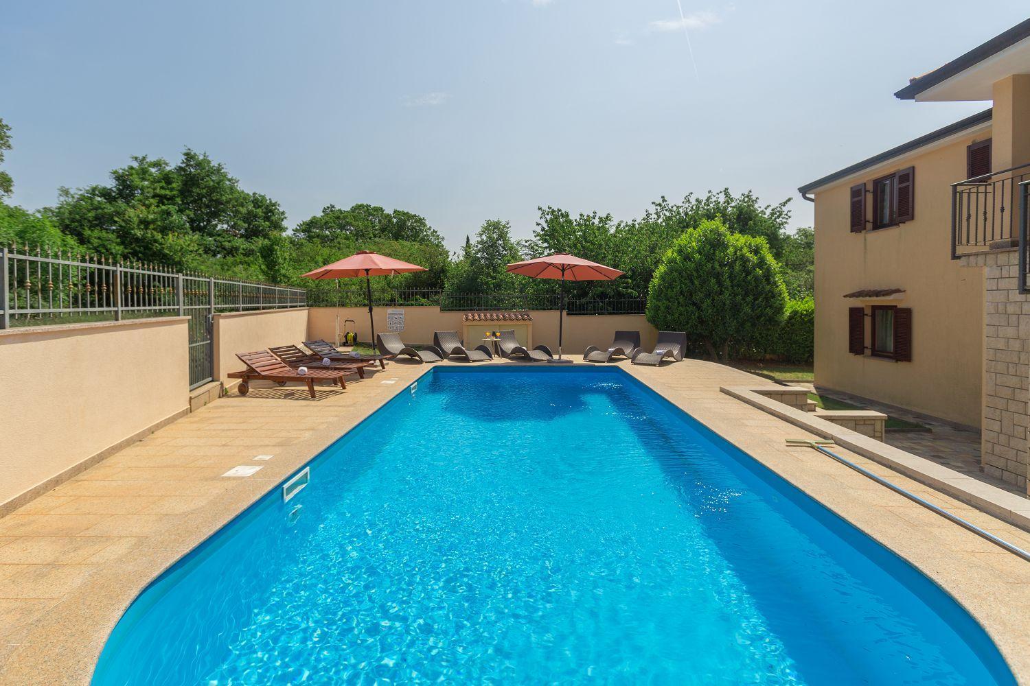 Mediterranes Nur 200 Meter Zum Mit Pool, Grillbereich, Privater Terrasse, Wifi *