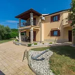 Mediterranes Apartment Nur 200 Meter Zum Strand Mit Pool, Grillbereich, Privater Terrasse, Wifi